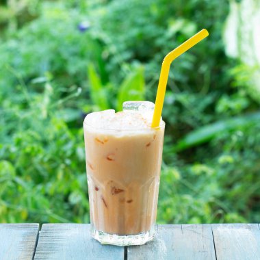 Bahçede servis edilen Thai Ice Tea