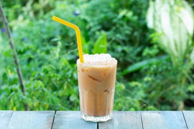 Bahçede servis edilen Thai Ice Tea