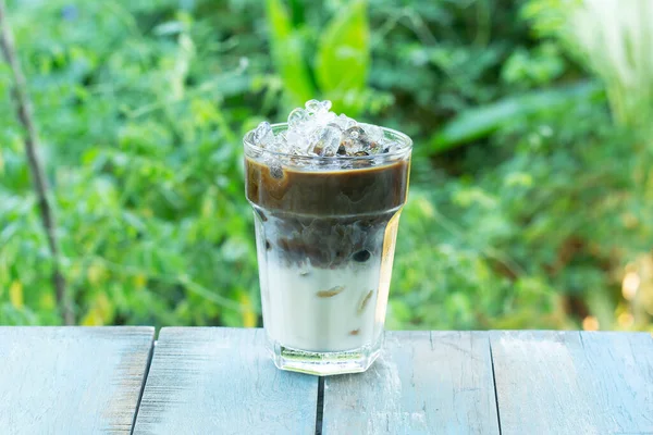 Tajski Styl Ice Coffee Serwowane Ogrodzie — Zdjęcie stockowe
