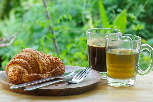 Thai Black Coffee Hot Tea Croissant Bread Wooden Bar Served — Stock Photo, Image