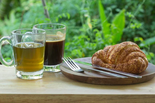 Thai Black Coffee Hot Tea Croissant Bread Wooden Bar Served — Stock Photo, Image