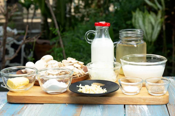 Ingrediens För Kokt Svamp Grädde Soppa Matlagning Svamp Grädde Soppa — Stockfoto