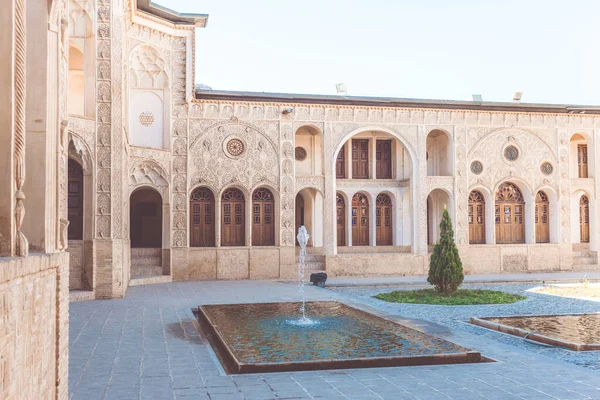 A Tabatabaei Ház udvara, Kashan, Irán — Stock Fotó
