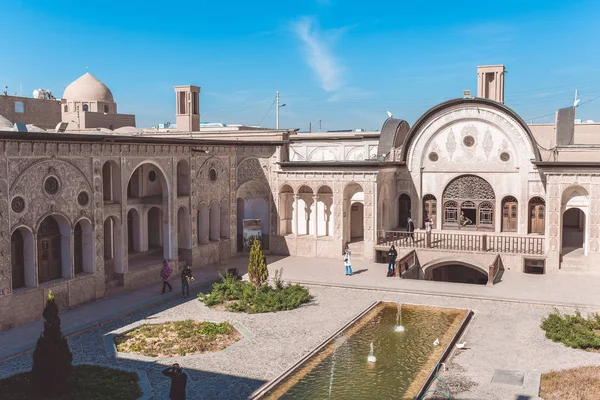 O pátio da Casa Tabatabaei, Kashan, Irão — Fotografia de Stock