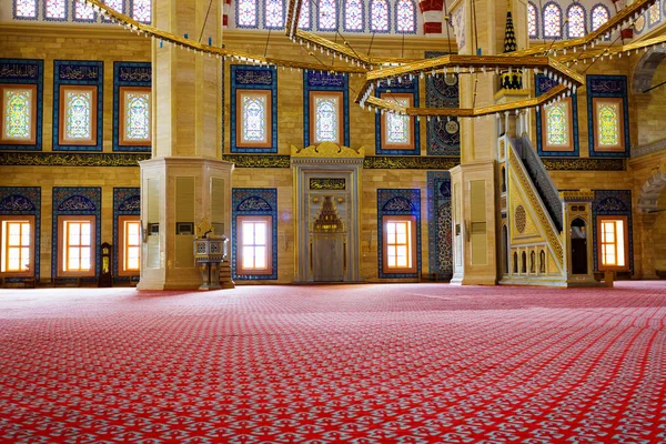 Sabanci Central Mosque interior inside in Adana, Törökország — Stock Fotó