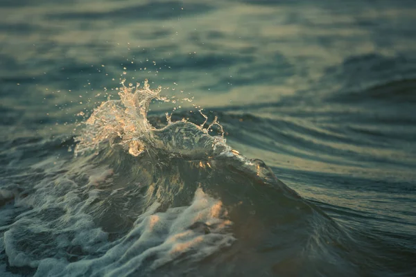 Splashing Sea Wave Blue Wave Curls Drops Water Tropical Ocean — Stock Photo, Image