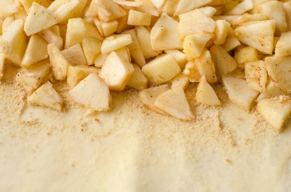 Taze elmalı ev yapımı elmalı turta. Elmalı turta yapıyorum.