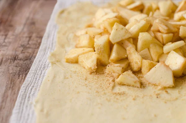 Taze elmalı ev yapımı elmalı turta. Elmalı turta yapıyorum.