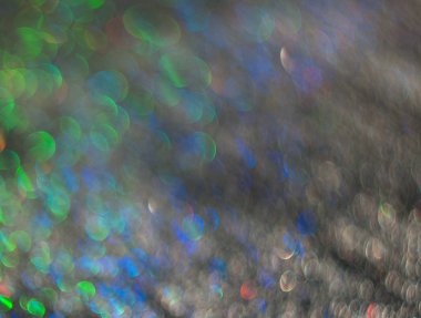 Siyah arkaplanda su damlacıklarının parıltısı