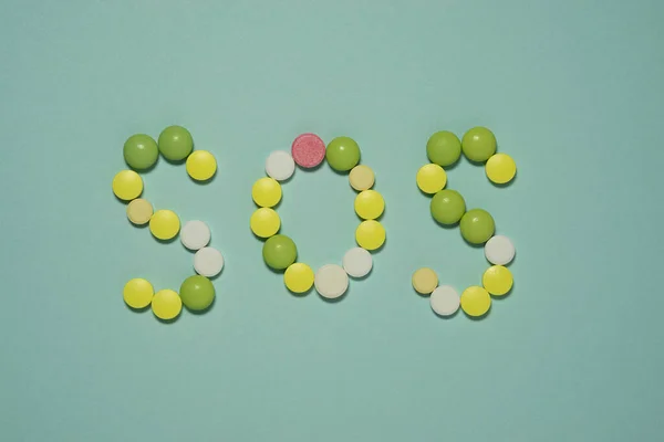 Tabletterna innehåller ordet SOS — Stockfoto