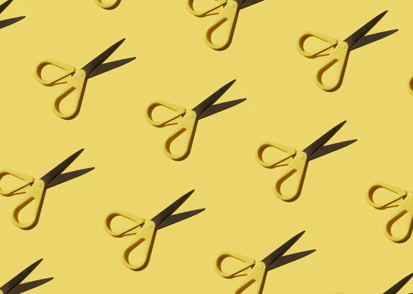 Barevný vzor: psací nůžky na žlutém podkladu ležely. Detailní záběr, tvrdé světlo. — Stock fotografie