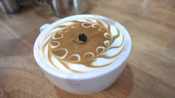 Forró Cappuccino Kávé Kávézóban Asztalon — Stock Fotó