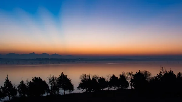 Schöner Blick Auf Den Sonnenaufgang Und Das Wolkenmeer — Stockfoto