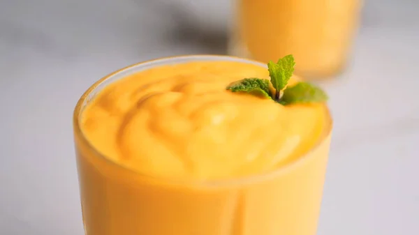 Batido Tropical Vaso Con Mango — Foto de Stock