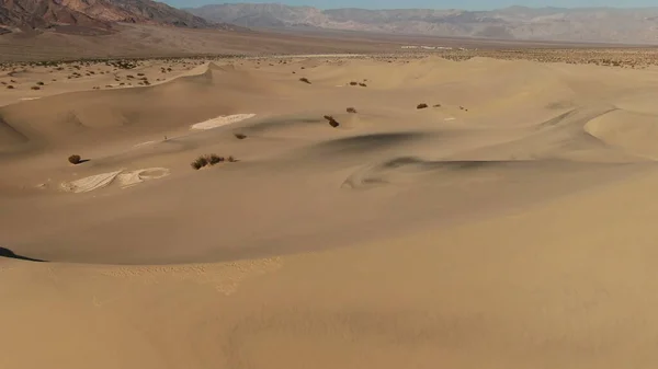 Puesta Sol Sobre Las Dunas Del Desierto —  Fotos de Stock