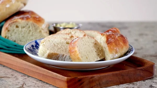 ขนมป งหอมสดบนโต แนวค ดอาหาร — ภาพถ่ายสต็อก