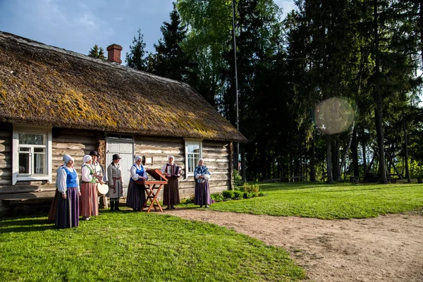 Lettonie Latgale Mai 2017 Costume Traditionnel Chanteurs Lettons Dans Quartier — Photo