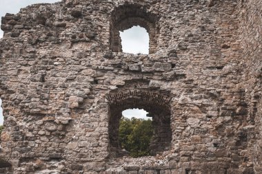 Eski şatonun kalıntıları, mimari