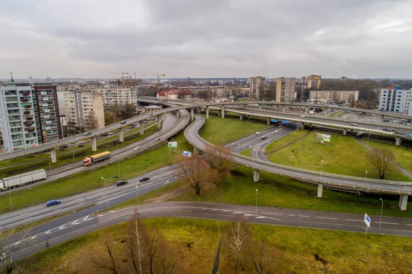 Luftaufnahme Kreuzungen Der Stadtautobahn Fahrzeuge Fahren Auf Straße — Stockfoto