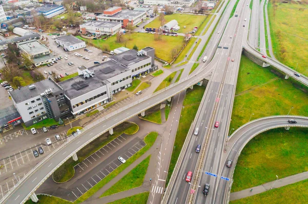 Widok Lotu Ptaka Skrzyżach Autostrady Miejskiej Pojazdy Napędowe Drogach — Zdjęcie stockowe