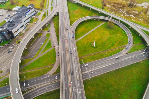 Luftaufnahme Kreuzungen Der Stadtautobahn Fahrzeuge Fahren Auf Straße — Stockfoto