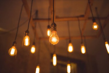 Vintage ampulleri asma görüntüsü, edison tarzı ışık 