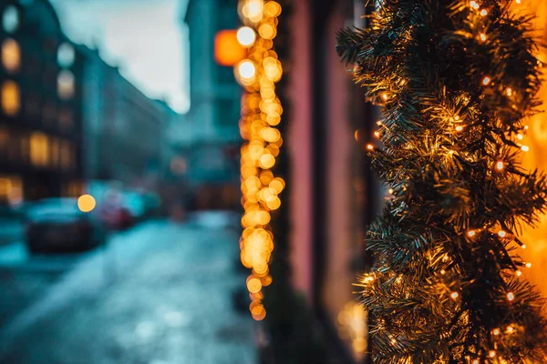 Julgran Med Glödande Ljus Stad Semester — Stockfoto