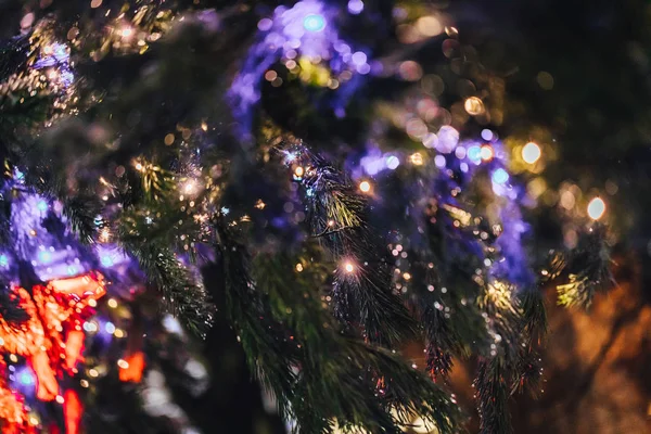 Julgran Med Glödande Ljus Stad Semester — Stockfoto