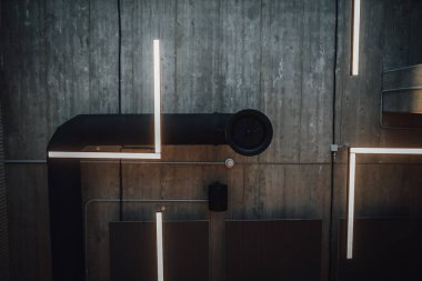 Tavanlardan sarkan modern yıldırımlara, beton yapı inşaatlarına bir göz atalım.