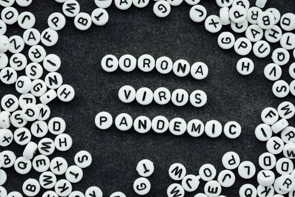 글자로 만들어 코로나 바이러스 유행병 — 스톡 사진