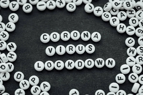 배경에 글자로 코로나 바이러스의 — 스톡 사진