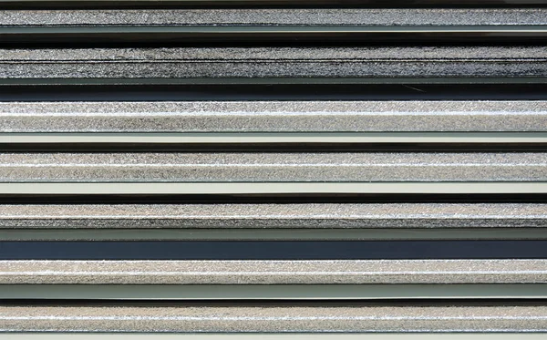 黒の金属シート屋根断熱材の背景 — ストック写真