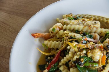 Kızarmış, baharatlı deniz ürünleri heyecan Tay baharatlı bitki gıda