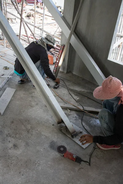 Schweißarbeiten auf Baustelle — Stockfoto