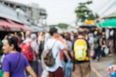 İnsanlar markette bulanık görüntü