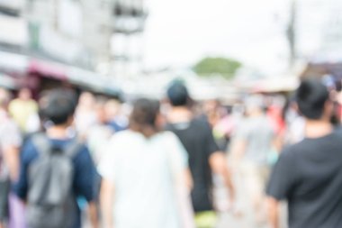 İnsanlar markette bulanık görüntü