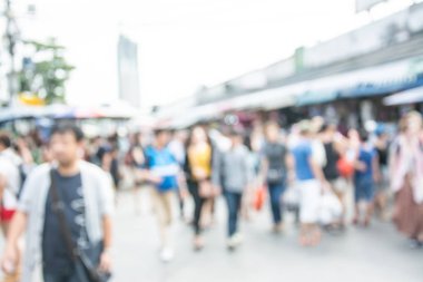 İnsanlar markette bulanık görüntü