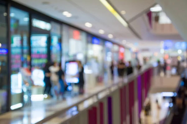 Imagem turva de pessoas andando no shopping — Fotografia de Stock