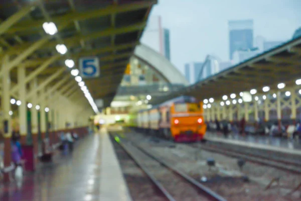 Tren istasyonunun arka arka plan bulanık — Stok fotoğraf