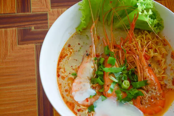 Fideos Tom Yam Kung, fideos Tom Yam Kung — Foto de Stock