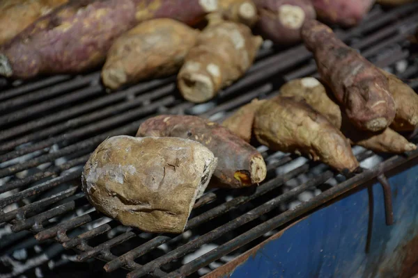 Boiled Yam on  woven  background — Stock Photo, Image