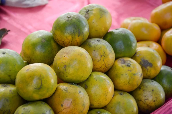 Fresh oranges  in the market — Stock Photo, Image