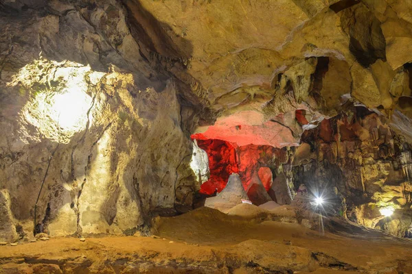 Caverna de Chiang Dao em Chiangmai Tailândia — Fotografia de Stock