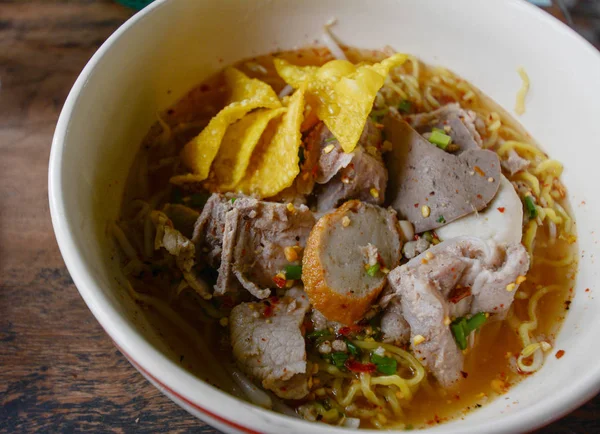 Лапша Том Ям, тайская еда — стоковое фото