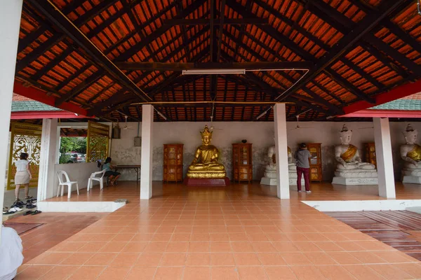 LAMPHUN-  DEC 17,2016 : Wat Phra That Hariphunchai pagoda temple in northern province  near Chiengmai .THAILAND — Stock Photo, Image