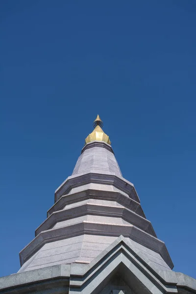 Pagoda w każdych warunkach (Noppa methanidon-nop pha phon phum siri — Zdjęcie stockowe