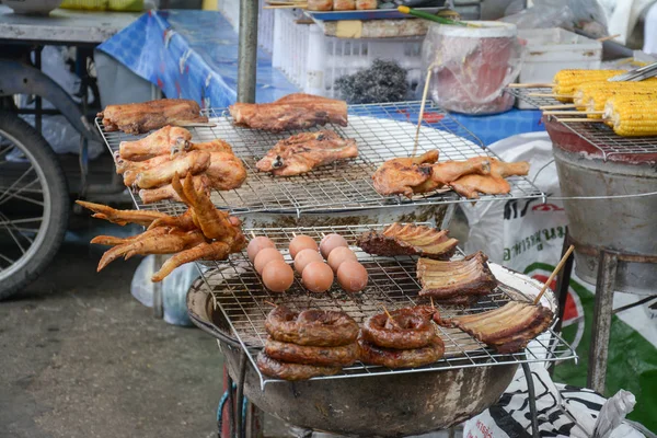 Utcai élelmiszer a módja annak, hogy Doi Suthep, Chiangmai, Thaiföld — Stock Fotó