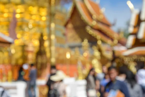 Movimento turvo de pessoas andando em torno do templo, Chiang Mai Tailândia — Fotografia de Stock