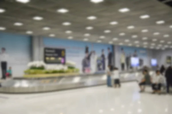 Blurred image of luggage carousel at baggage claim in airport — Stock Photo, Image