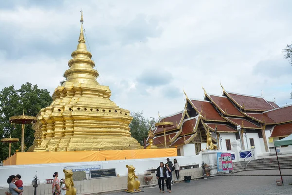 CHIANGMAI, THAILANDIA - DIC 18,2016: Wat Phra That Sri Chom Thong Worawihan tempio situato a Chiang Mai, Thailandia — Foto Stock